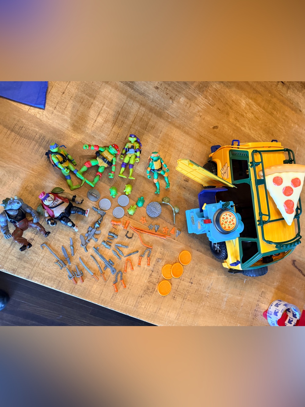 2023 TMNT turtle power PizzaFire Van truck 6 Action Figures and Weapons Ninja